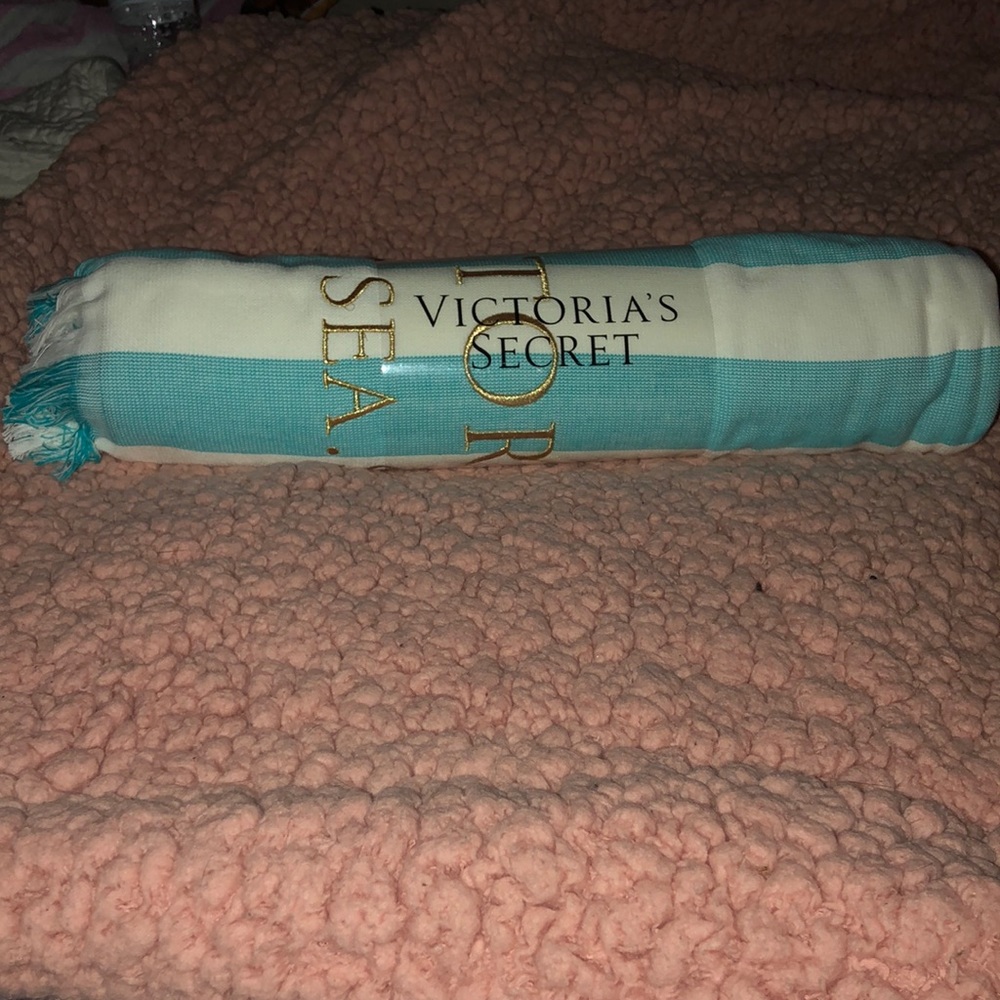 🌊 VS PINK Beach Towel! NWT 🌊